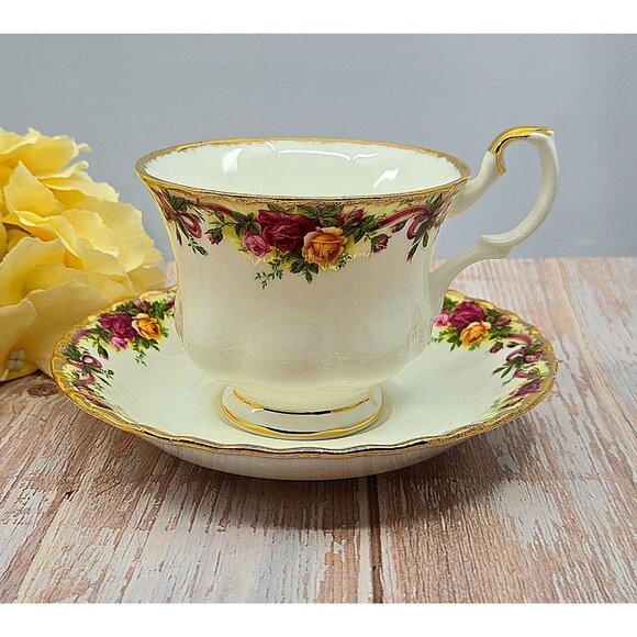Royal Albert Old Country Roses Teacup set Ruby Celebration Ribbon Collection - Picture 1 of 10